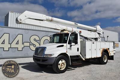 International DuraStar 4300 Forestry Bucket Truck