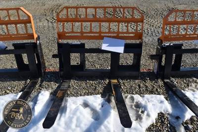 Lanhonor Pallet Fork Attachment Skid Steer Mount, Manual Adjustable Forks, Brick