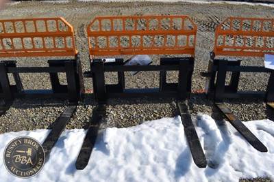 Lanhonor Pallet Fork Attachment Skid Steer Mount, Manual Adjustable Forks, Brick