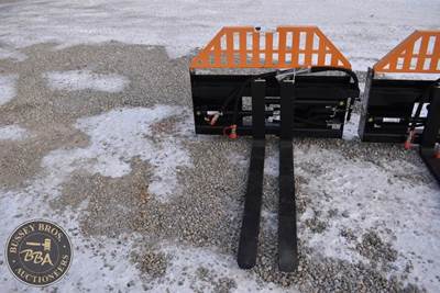 Wolverine HYDRAULIC PALLET FORK ATTACHMENT Fork