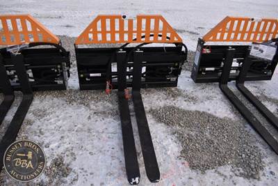 Wolverine HYDRAULIC PALLET FORK ATTACHMENT Fork