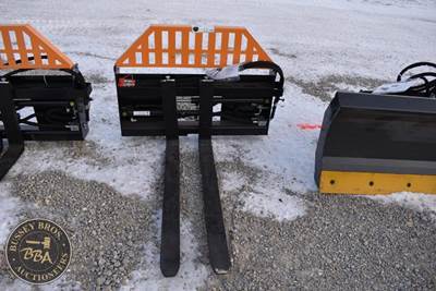 Wolverine HYDRAULIC PALLET FORK ATTACHMENT Fork