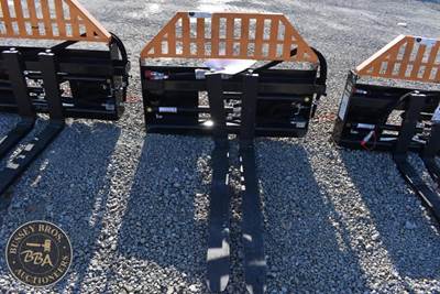 Wolverine HYDRAULIC PALLET FORK ATTACHMENT Fork