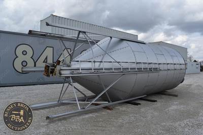 1000BU Feed Bin, 4 Leg, Bin Ladder, Top Door,