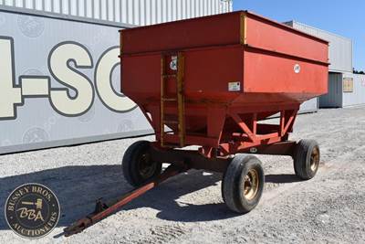 J&M 250-7 Gravity Wagon