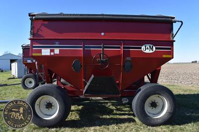 J&M 385SD Gravity Wagon