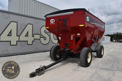 J&M 555 Gravity Wagon