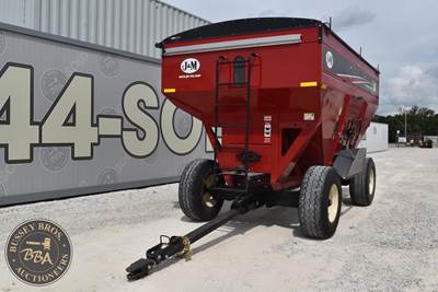 J&M 555 Gravity Wagon