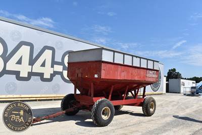 M&W 400 Gravity Wagon