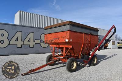 Hammer  Gump 225 Gravity Wagon, Side Dump, Unload Auger, Rear Lights, Rear Hitch