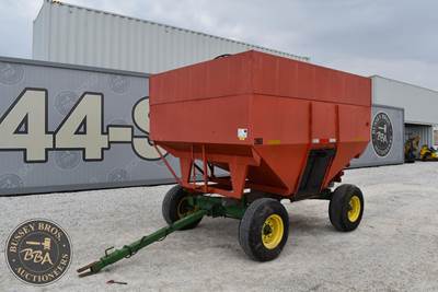 Unverferth Mccurdy Gravity Wagon, Front Ladder, Rear Hitch, Lights