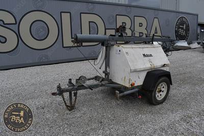 Towable Light tower-5,931 Hrs, Manual Mast, Stabilizer Jacks
