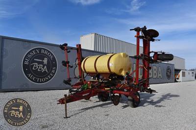 White 6100 Liquid Fertilizer Applicator