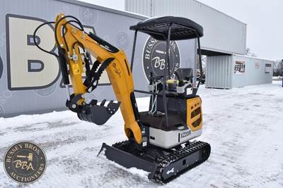 CF Industry XZ20R Orops, Gas Engine, Grading Blade, Hydraulic Thumb, Work Light,