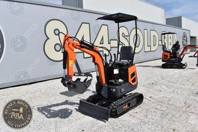 Terratrak Mini Excavator Manual Thumb, Grading Blade, Digging Bucket, Rubber