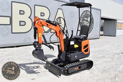 Terratrak Mini Excavator Manual Thumb, Grading Blade, Digging Bucket, Rubber