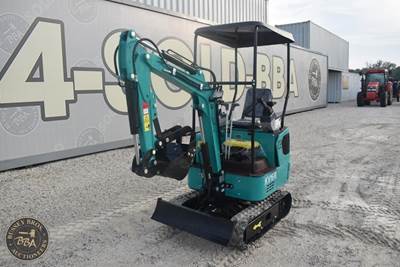 CFG Industrial Mini Excavator Manual Thumb, Grading Blade, Rubber Tracks, Aux