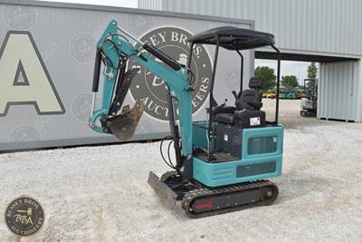 Digswift Mini Excavator Hydraulic Thumb, Grading Blade, Rubber Tracks, Aux