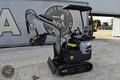 Ats ME18 Mini Excavator Orops, Rubber Tracks, Grading Blade, Manual Thumb Aux