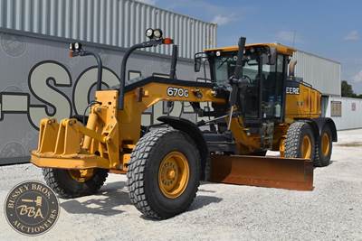 John Deere 670G Motor Grader