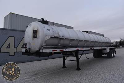 Troxell Non Code Tank Trailer - Tandem Axle, Air Ride