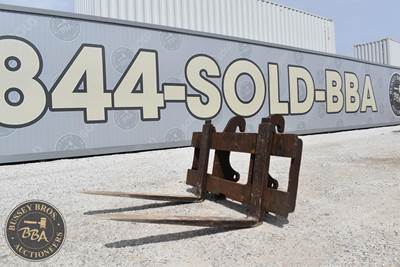 Backhoe Pallet Forks, Fits Cat 420E Backhoe