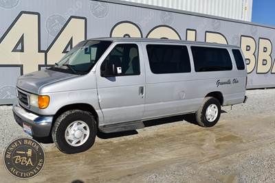Ford E-350 XLT Passenger Van