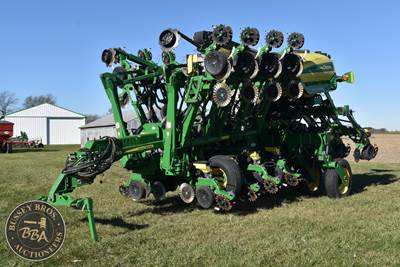 John Deere 1795 Planter / Row Unit