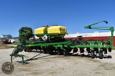John Deere 1795 Planter / Row Unit