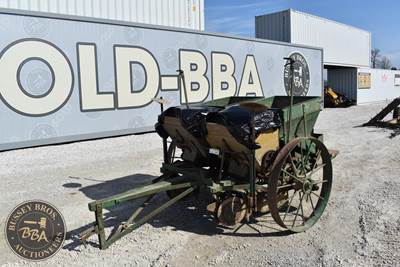 John Deere 2 ROW PLANTER Planter / Row Unit