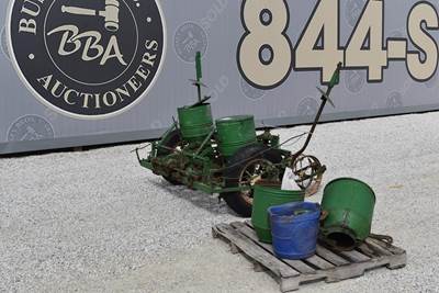 John Deere 2RW Planter / Row Unit