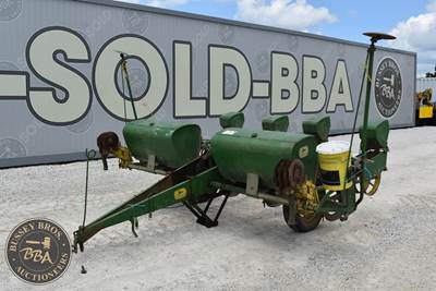 John Deere 494A Planter / Row Unit