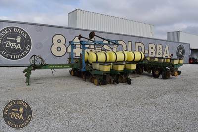John Deere 7000 Planter / Row Unit