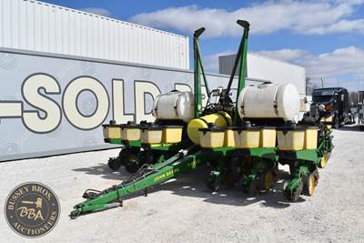 John Deere 7200 Planter / Row Unit