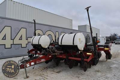 White 8106 Planter / Row Unit