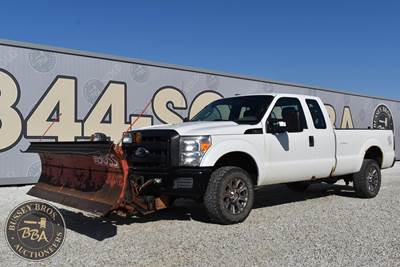 Ford F-250 Plow / Spreader Truck