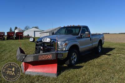 Ford F-350 XLT Plow / Spreader Truck - Automatic