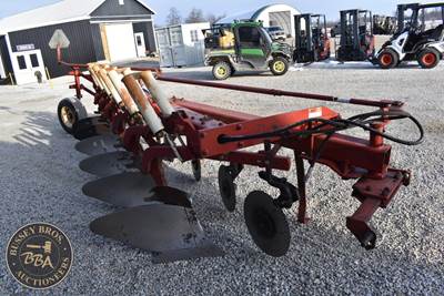 International 720 Plow