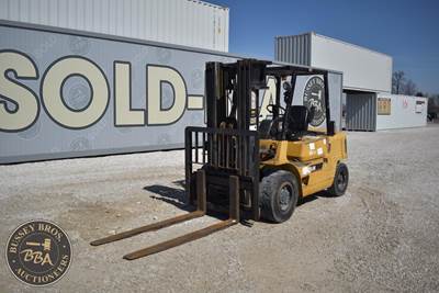 Caterpillar DP40 Pneumatic Tire Forklift - 8000lb Capacity
