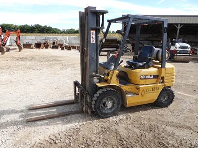Caterpillar GP25 Pneumatic Tire Forklift