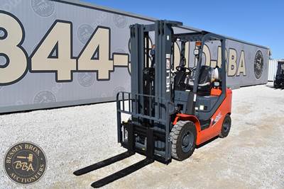 HELI CPYD25-M1H Pneumatic Tire Forklift - 5000lb Capacity, 15ft Lift Height