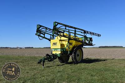 FAST 9613 Pull-Type Sprayer
