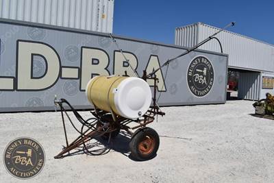 Comfort Sprayer Single Axle, 200 Gallon Tank 28ft Wide SN#22069