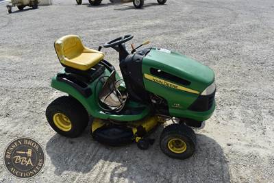 John Deere 115 Riding Lawn Mower