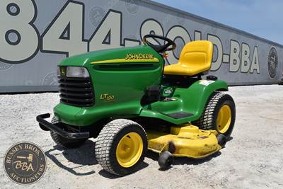 John Deere LT190 Riding Lawn Mower