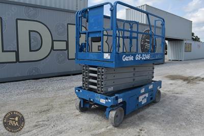 Genie GS-3246 Scissor Lift - 32ft Working Height