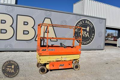 JLG 1930ES Scissor Lift - 19ft Working Height