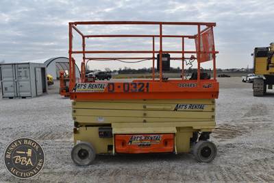 JLG 2646ES Scissor Lift - 26ft Working Height
