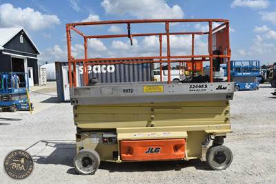 JLG 3246ES Scissor Lift - 32ft Working Height