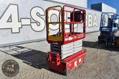 MEC MICRO 19 Scissor Lift